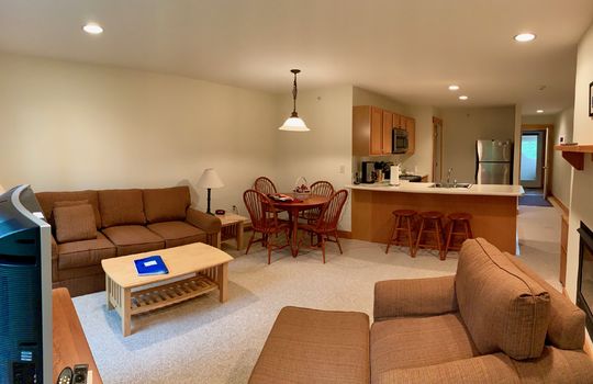 FLL 5039B living room