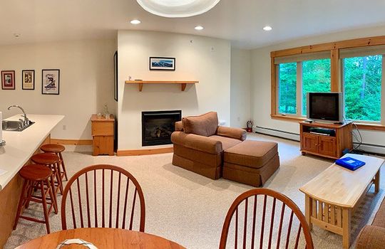 FLL 5039B living room pano