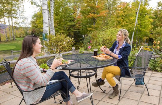 Strokes outdoor dining