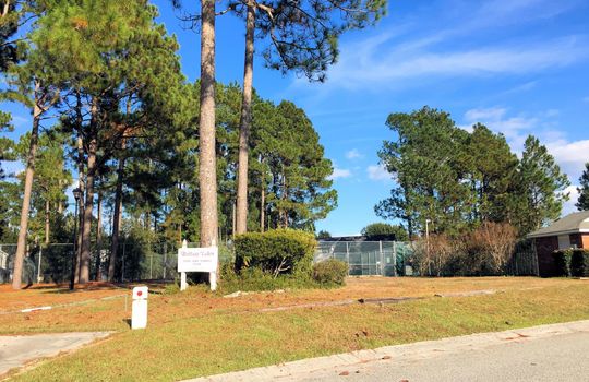 Brittany Lakes - Pool and Tennis Courts