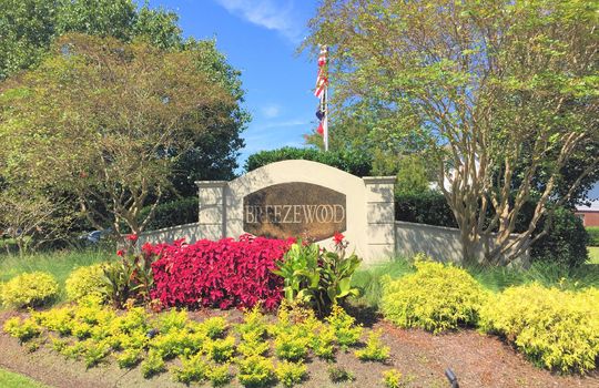 Breezwood Condominiums - Entrance Sign
