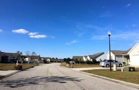 Brittany Lakes - Streetscape