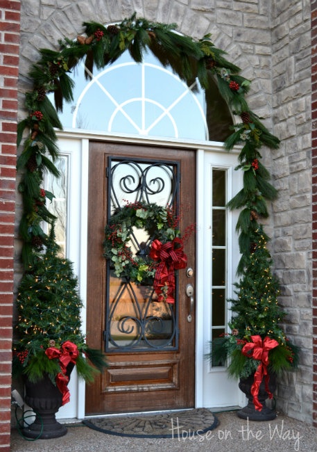 christmas-arch-at-the-picket-fence