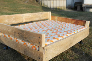 dog-pallet-bed-the-charming-farmer