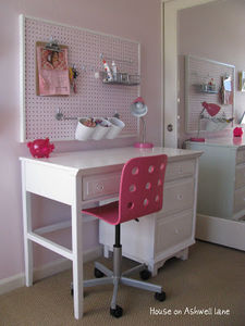 house-on-ashwell-lane-pegboard-over-desk