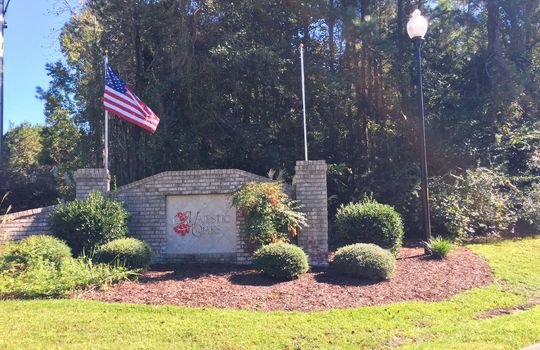 Majestic Oaks - Entrance Sign