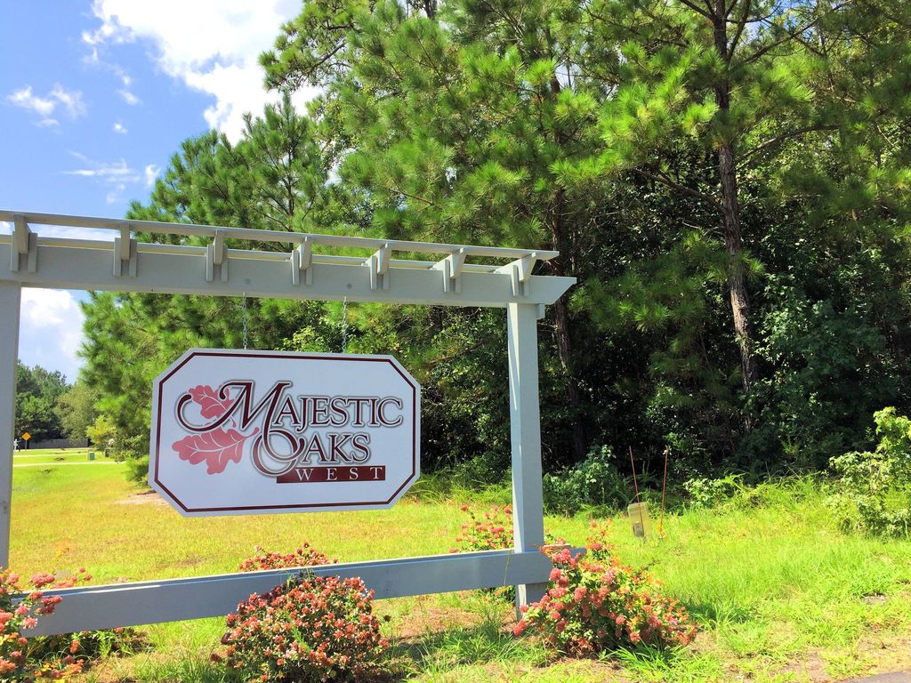 Majestic Oaks Entrance Sign The Cameron Team