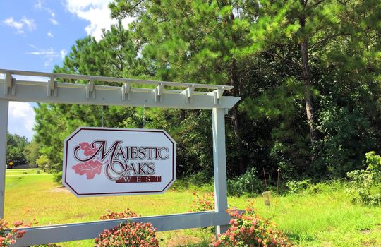 Majestic Oaks - Entrance Sign