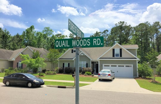 Quail Woods - Street Sign