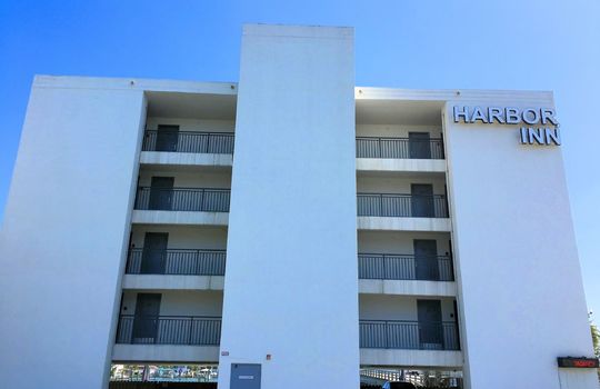 Harbor Inn - Exterior