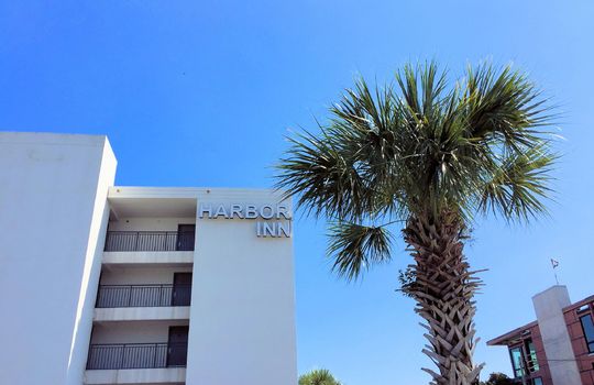 Harbor Inn - Exterior