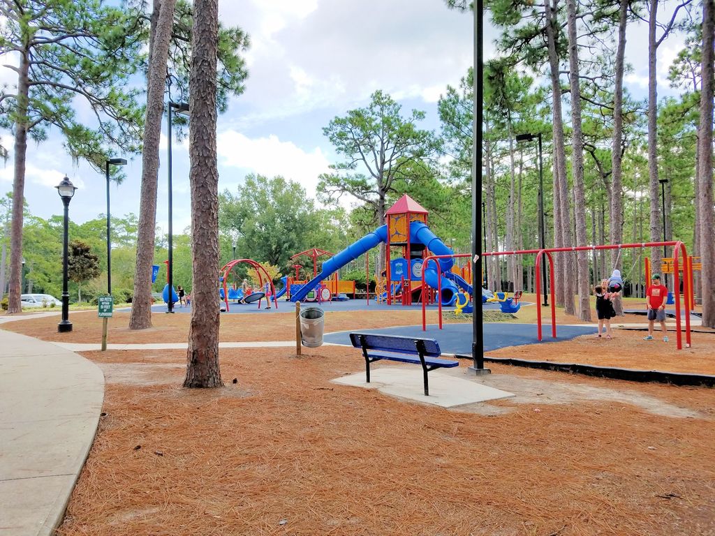 Hugh MacRae Park - Playground