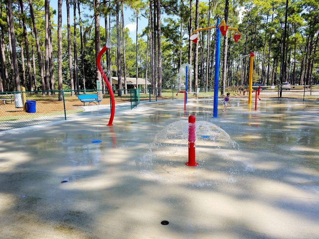 Hugh MacRae Park - Splashpad