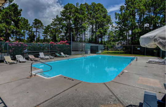 Brittany Lakes - Swimming Pool