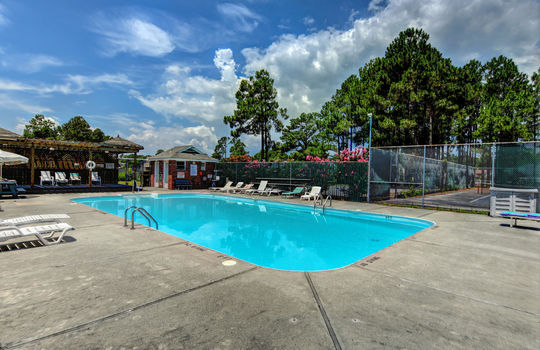 Brittany Lakes - Swimming Pool