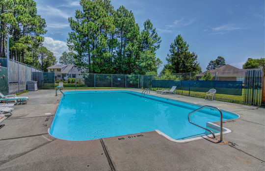 Brittany Lakes - Swimming Pool