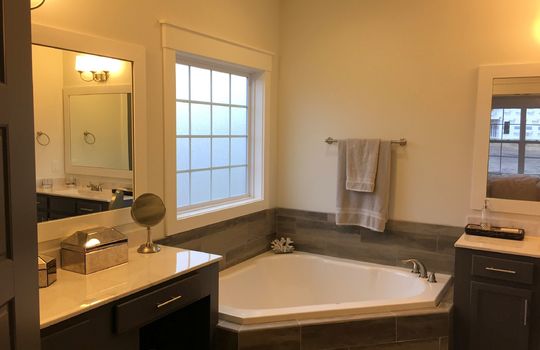 Kaylies Cove - Bathroom