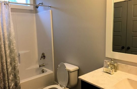 Kaylies Cove - Bathroom