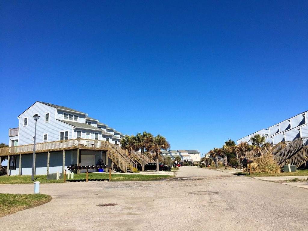 Bermuda Landing - Streetscape - The Cameron Team