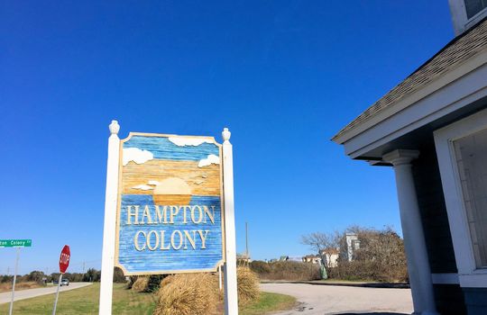 Hampton Colony - Entrance Sign