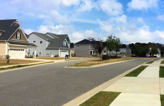 Woodlake - Streetscape