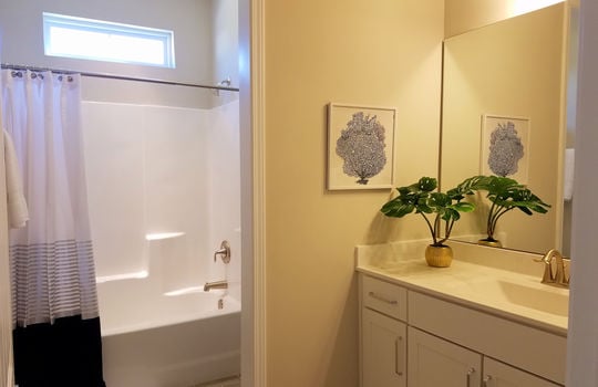 bellaport-model-home-second-full-bath