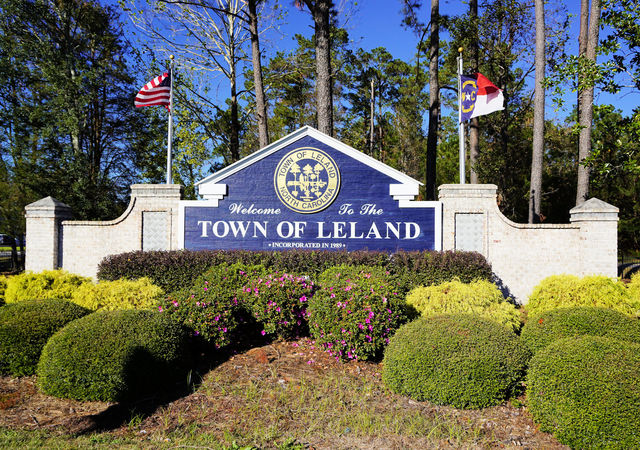 Town of Leland Sign