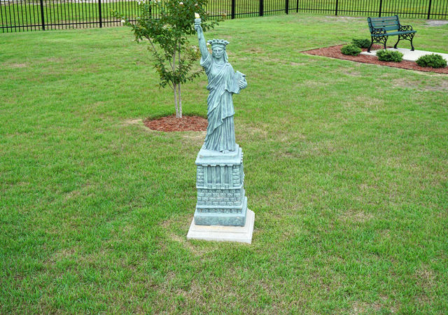 Holly Ridge &#8211; Miniature Statue of Liberty at Liberty Fountain