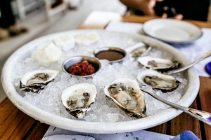 Oysters by Laura Peruchi via Unsplash