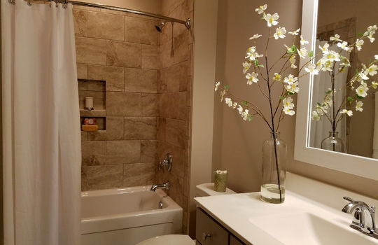 Full Bathroom - Catherine's Cove
