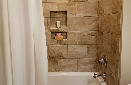 Full Bathroom - Catherine's Cove