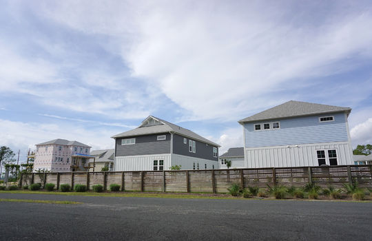 Lookout Pointe at River Oaks &#8211; Outside Road View