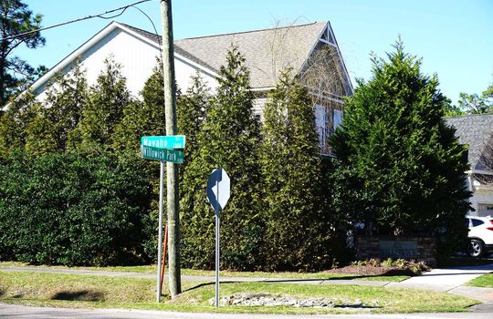 Signs at the entrance of The Park at Willowick