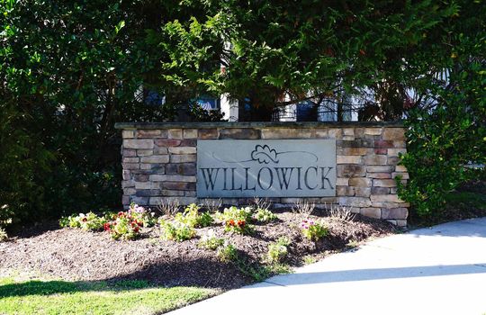 The stone entrance sign for Willowick