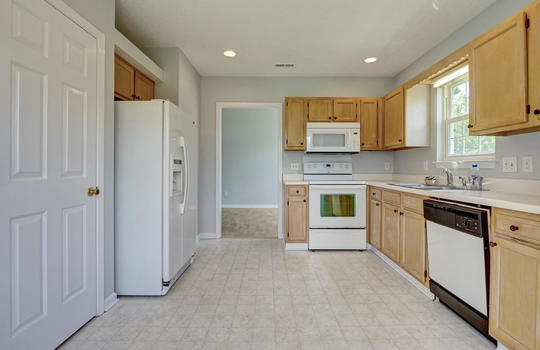 3602-New-Colony-Dr-Wilmington-large-011-029-Kitchen-1498&#215;1000-72dpi