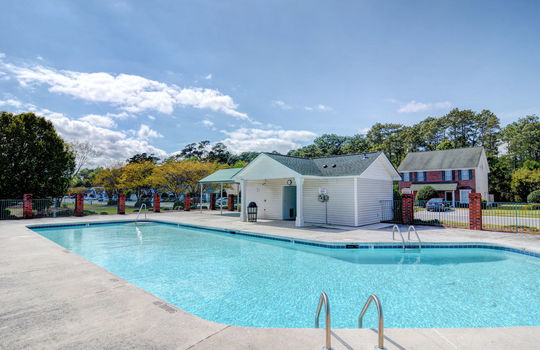 Willoughby Park - Swimming Pool