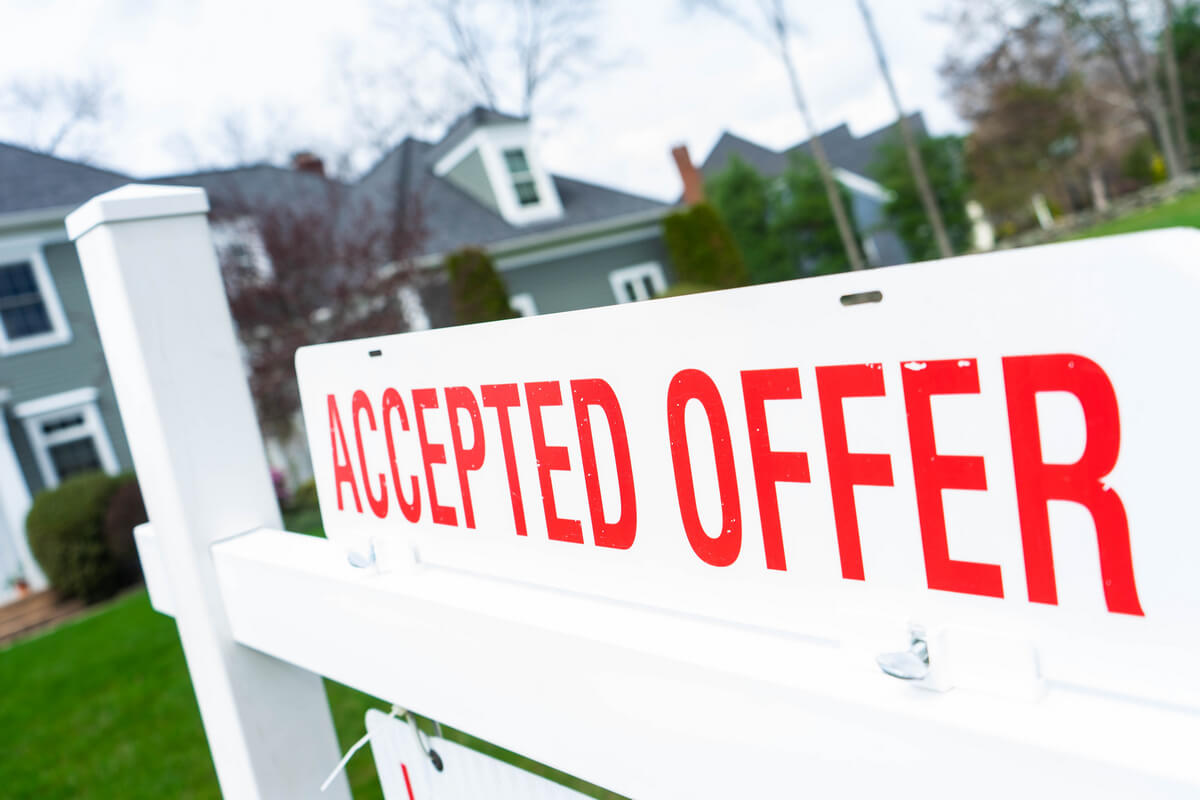 Offer house. Accept offer. Accepting an offer.