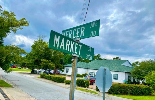 Mercer Place East - Street Sign