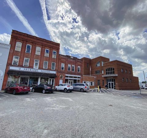 Whiteville in Columbus County - Courthouse and Businesses