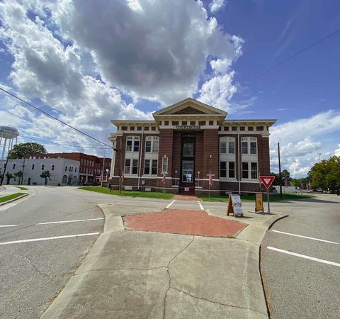Whiteville in Columbus County - Courthouse