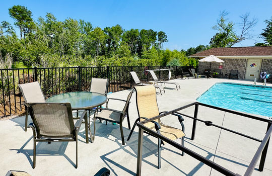 Swimming Pool - Village at Motts Landing