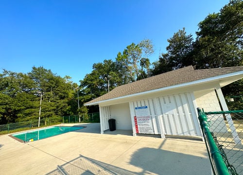 Cobblestone Condos - Swimming Pool and Bathrooms