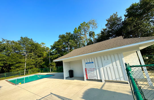 Cobblestone Condos - Swimming Pool and Bathrooms