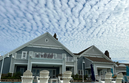 Summerhouse on Everett Bay - Swimming Pool and Clubhouse