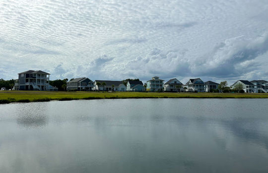 Summerhouse on Everett Bay - Water Views