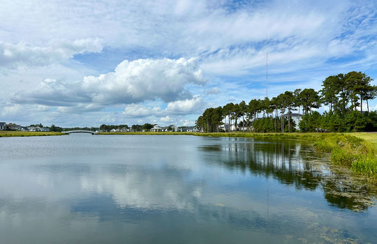 Summerhouse on Everett Bay - Water Views