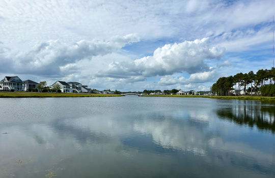Summerhouse on Everett Bay - Water Views