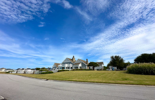 Summerhouse on Everett Bay - Streetscape
