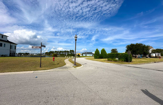 Summerhouse on Everett Bay - Streetscape