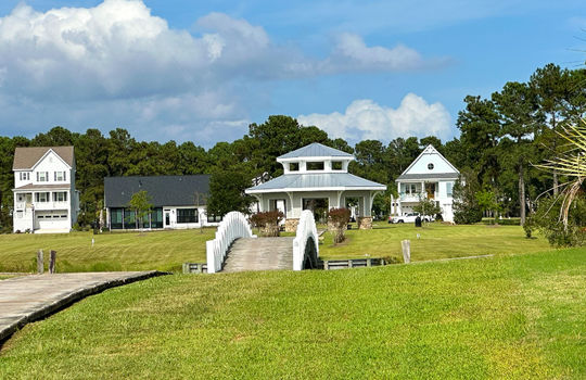Summerhouse on Everett Bay - Greenspace